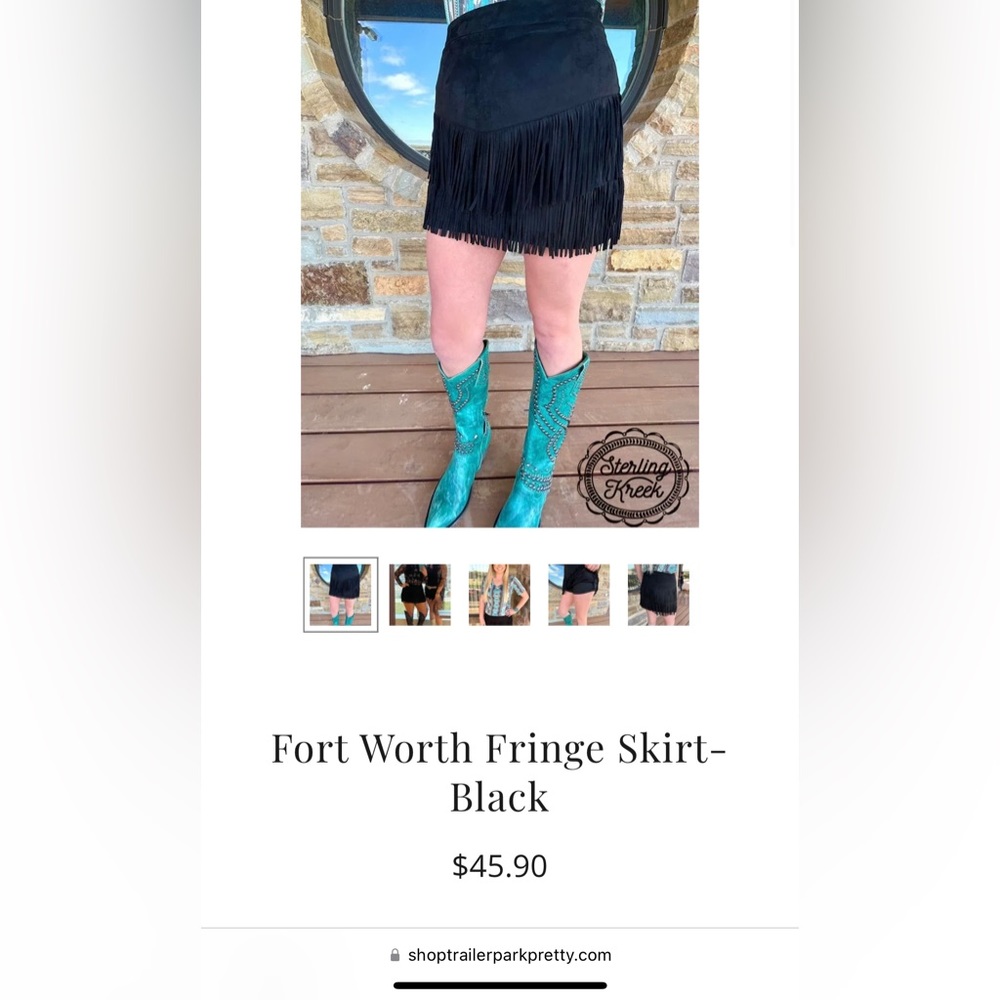 Fringe skirt. Size large.